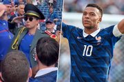 Болельщик сборной Франции переоделся в диктатора Мбаппе на матче ЧМ-2026. Видео