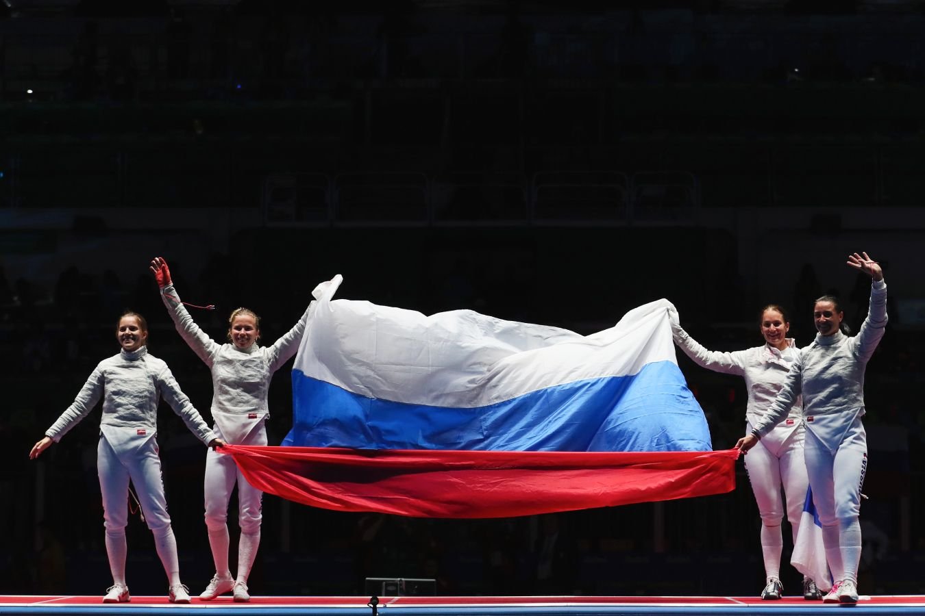 России вернули флаг в фехтовании