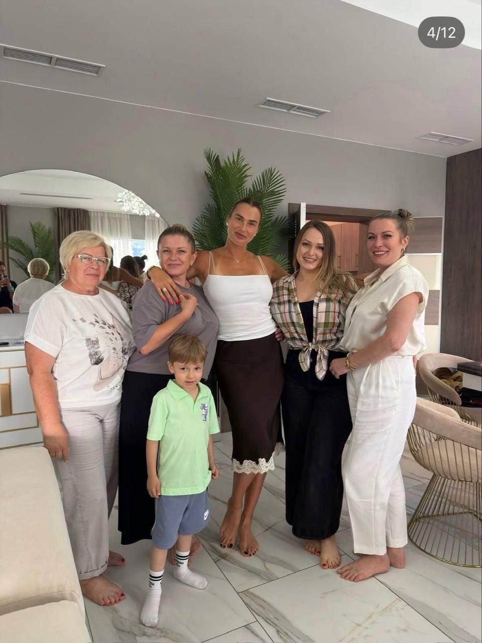 Arina Sobolenko à Minsk, avec son entraîneur et son équipe