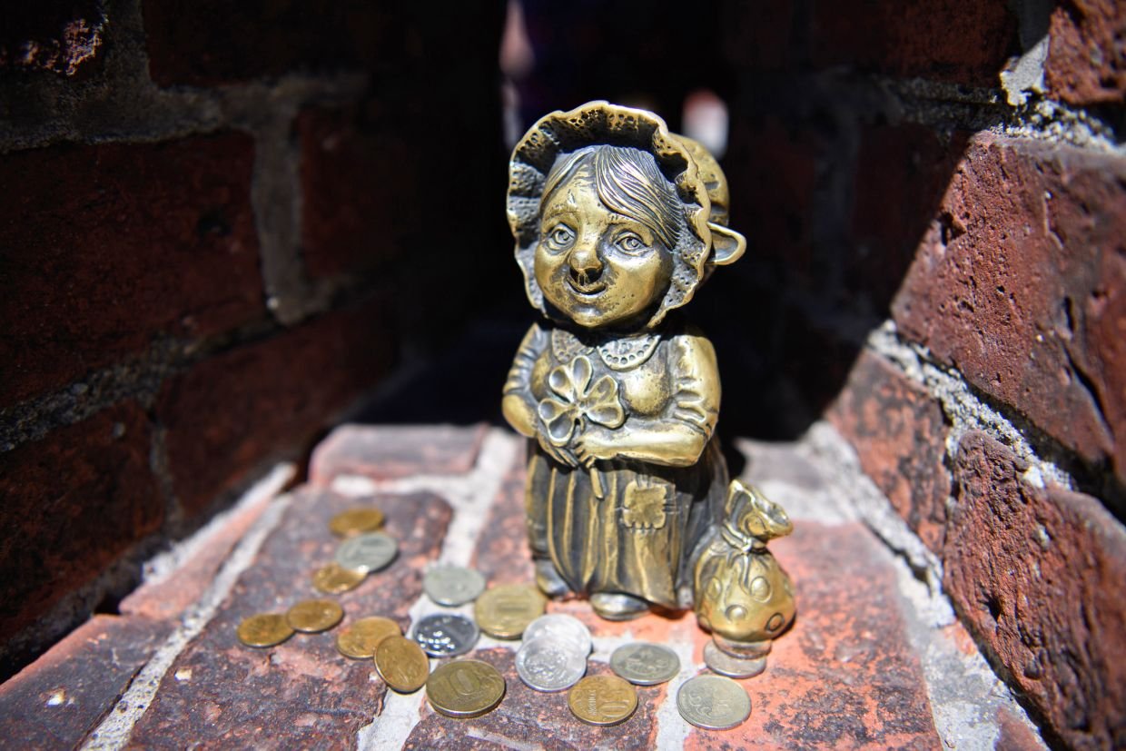 Фигурка бабушки из мифологического семейства хомлинов