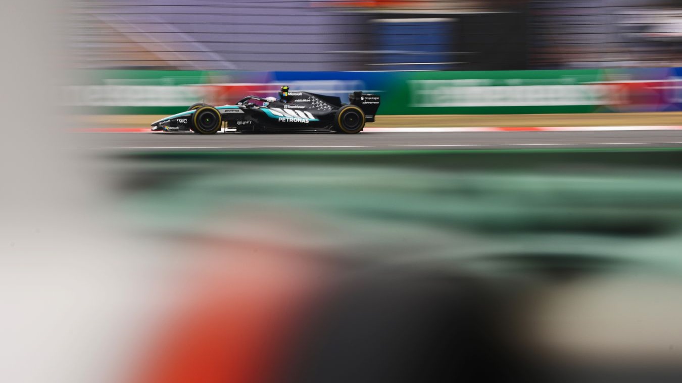 Болид Кими Антонелли на финишной прямой