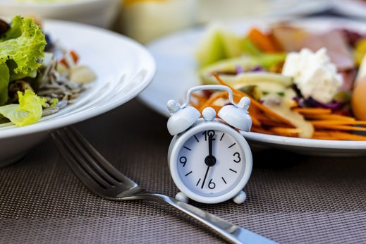 Интервальное голодание и аутофагия: ради чего спортсмены морят себя голодом по 16 часов