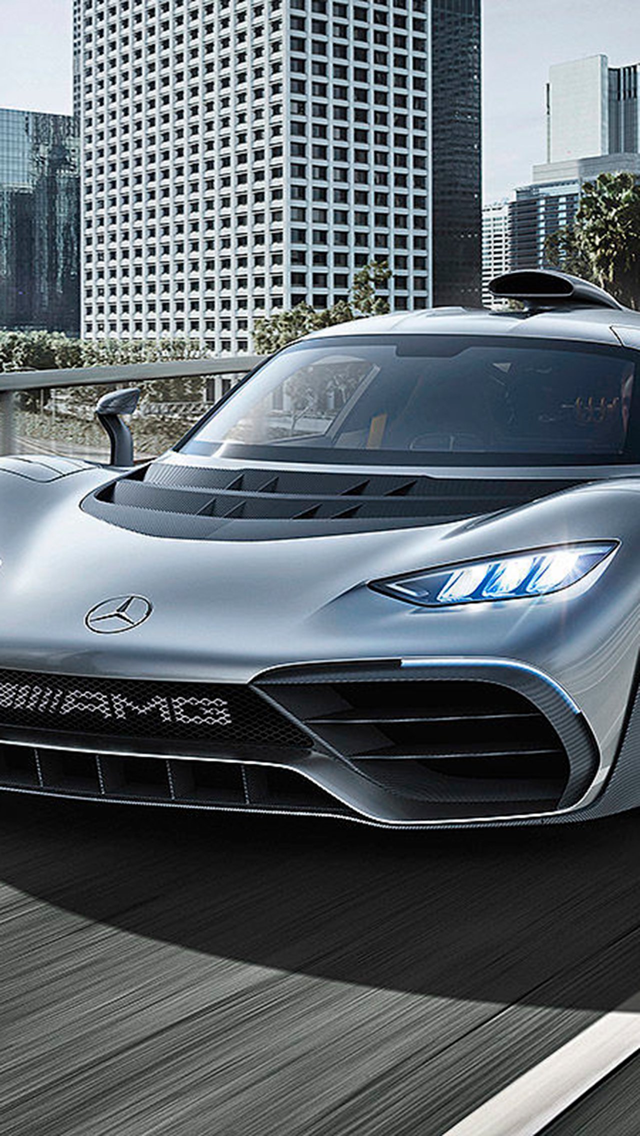 Однако недавно СМИ сообщили, что Ферстаппен ждёт доставку уже в начале 2022-го. В любом случае Mercedes-AMG One ($ 2,72 млн) Льюиса Хэмилтона — больше не самый дорогой автомобиль в мире Формулы-1.