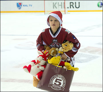 24 декабря 2012 года. Рига. Регулярный чемпионат КХЛ. «Динамо» (Рига) — «Югра» — 1:3 24 декабря 2012 года. Рига. Регулярный чемпионат КХЛ. «Динамо» (Рига) — «Югра» — 1:3