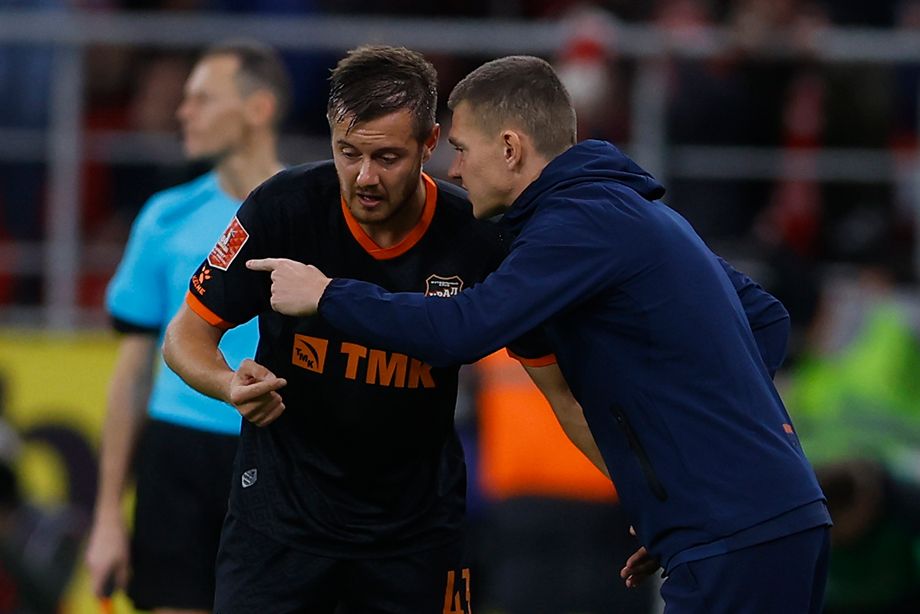 Олег Шатов (справа) в «Урале» в сезоне-2024/2025