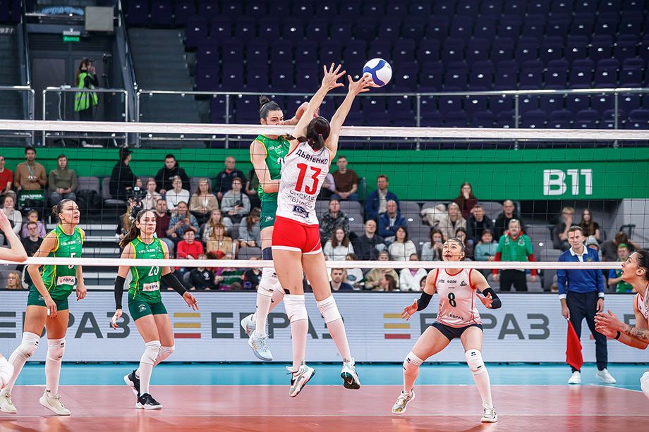 Ксения Дьяченко исполняет блок