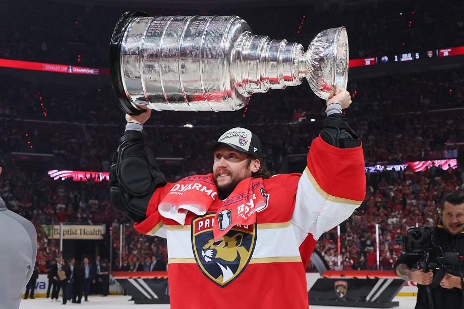 Сергей Бобровский с Кубком Стэнли