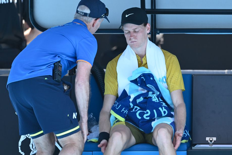 Янник Синнер взял медицинский тайм-аут на Australian Open