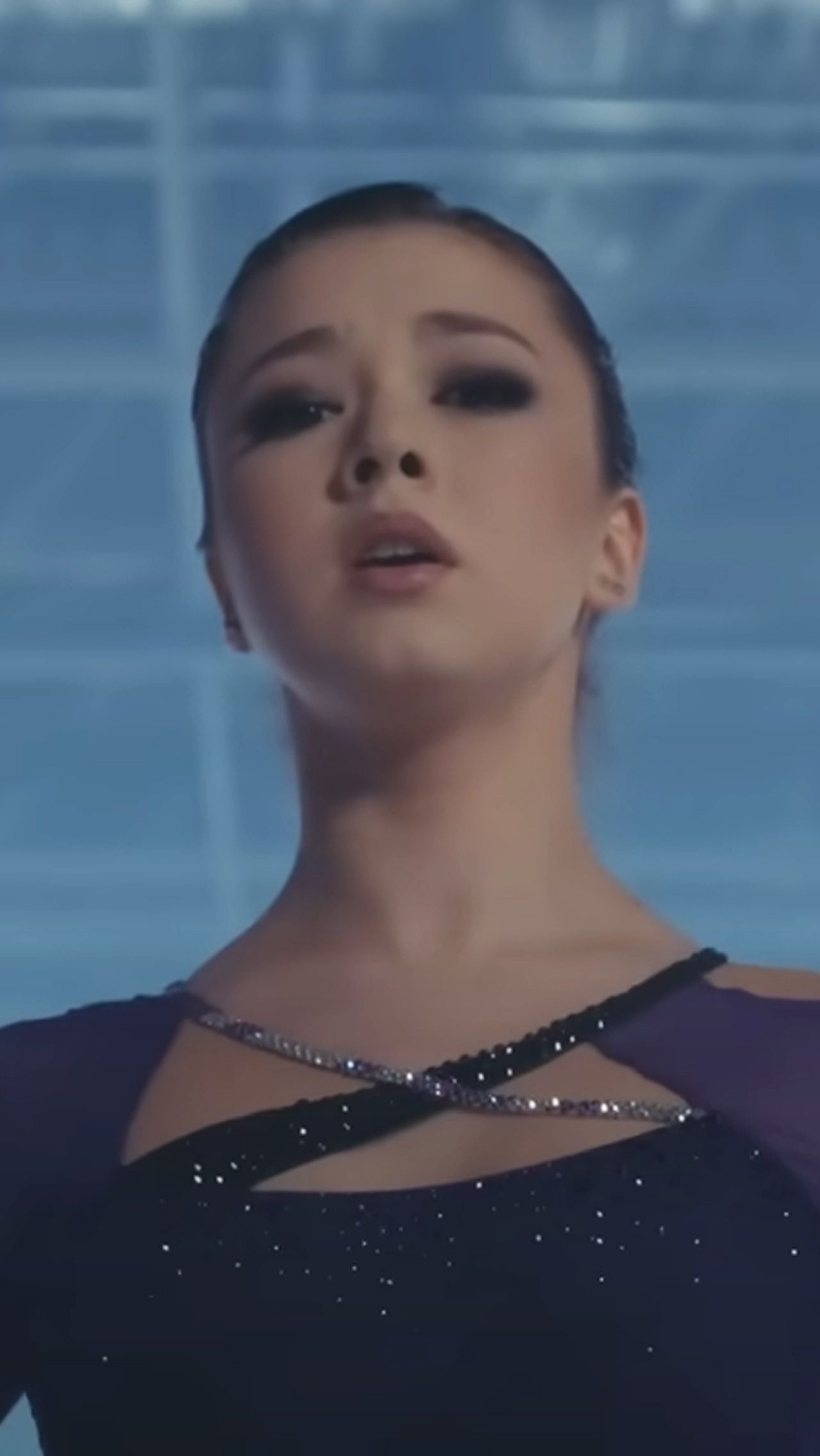 В музыкальном видео Натальи Подольской на песню «Не отвернусь» у Камилы уже более близкая ей роль: она показывает непростой путь фигуристки к успеху.