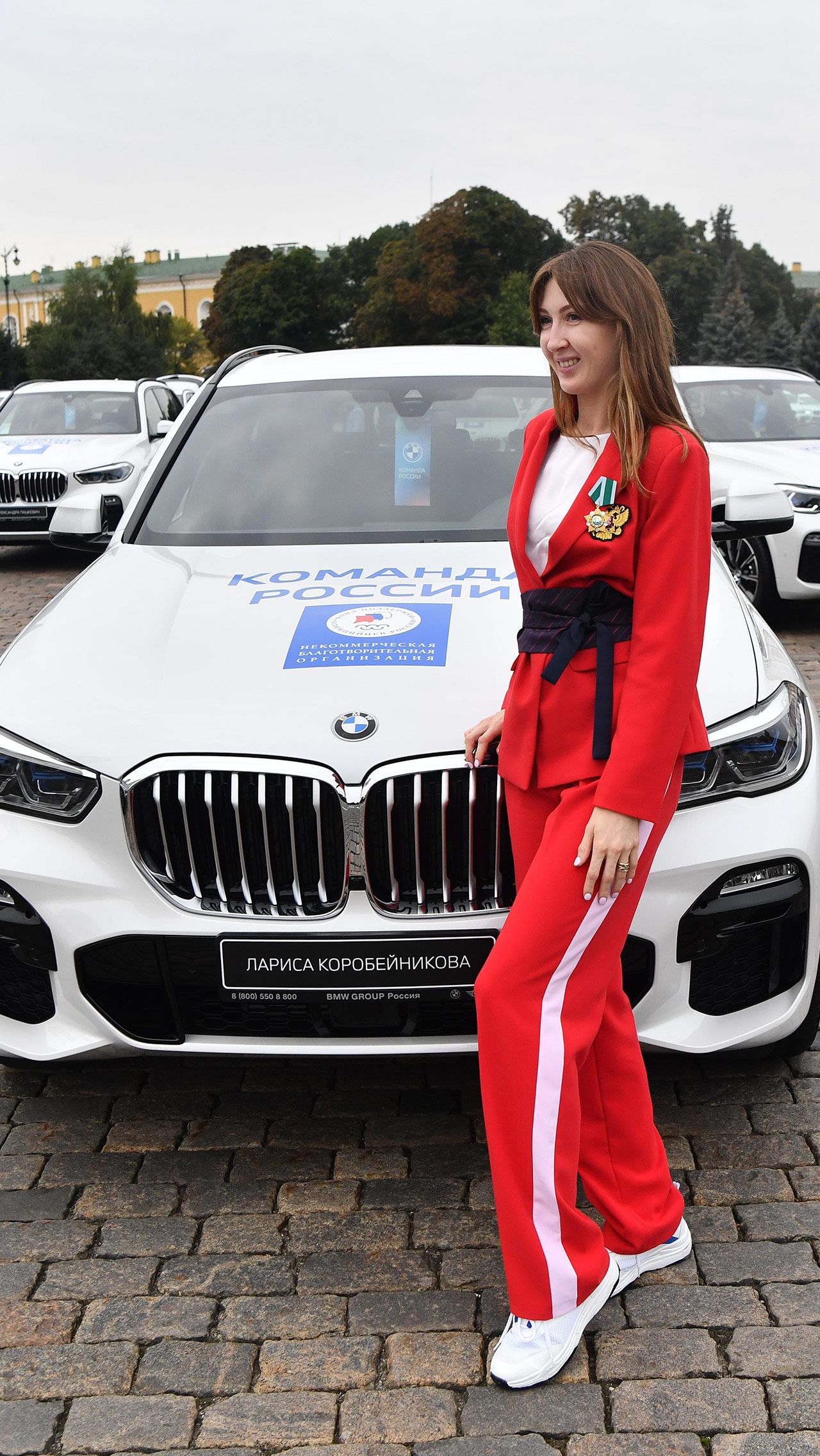 Согласно сложившейся традиции, российские спортсмены получали за олимпийские медали не только призовые деньги, но и роскошные автомобили от Фонда поддержки олимпийцев.