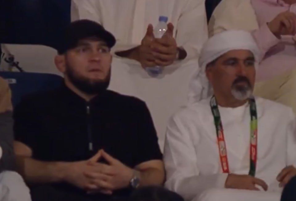 Хабиб Нурмагомедов (слева)