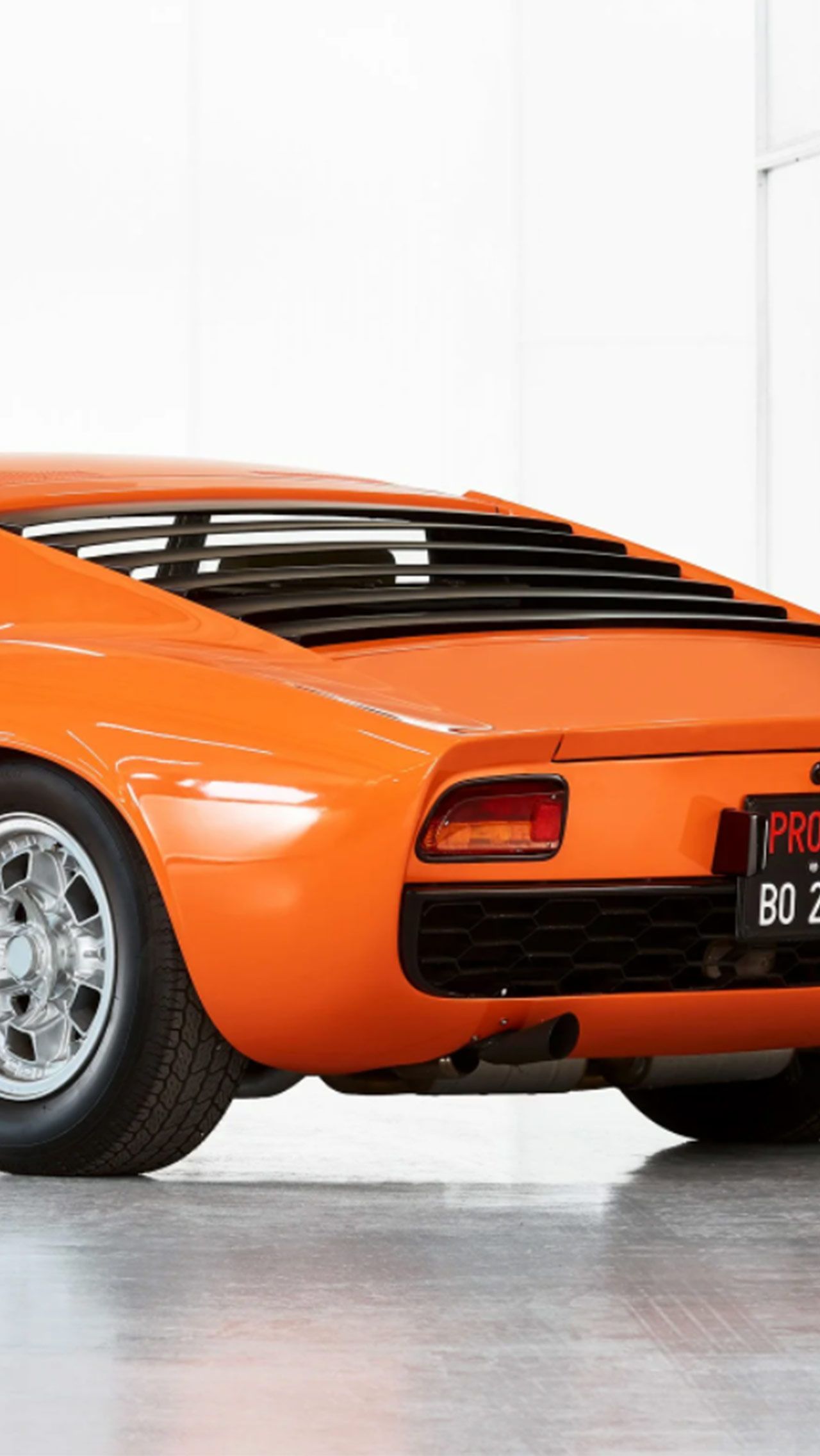 Внешний вид яхты вдохновлён моделями Lamborghini Miura и Countach 1960-х и 1970-х годов выпуска, первая из которых появлялась во вступительной части фильма 1969 года «Ограбление по-итальянски».