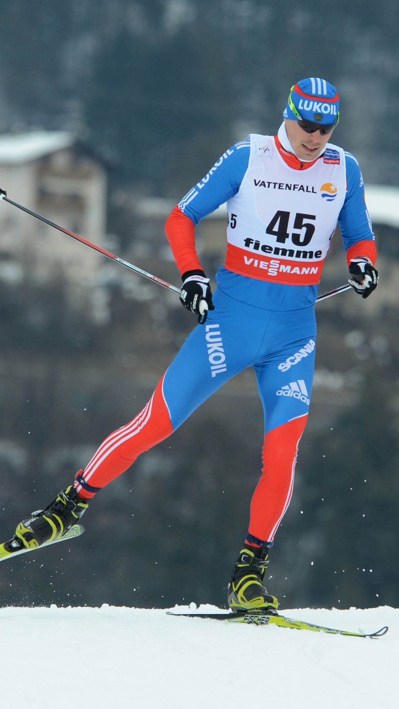 В 20 лет Сергей взял бронзу взрослого чемпионата мира – 2013, выдержав битву на последнем этапе в эстафете. Практически наголо бритый лыжник всё сделал безупречно. Мир тогда узнал про Устюгова.