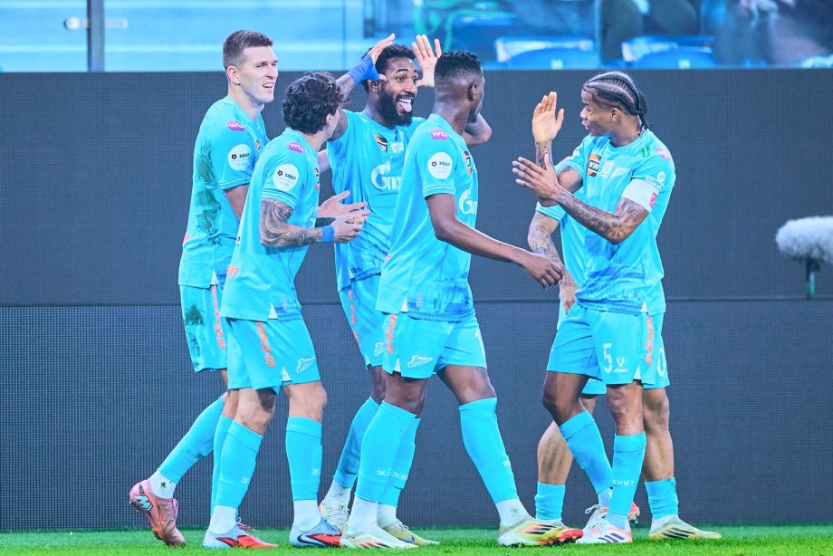 Игроки «Зенита» празднуют гол Жерсона