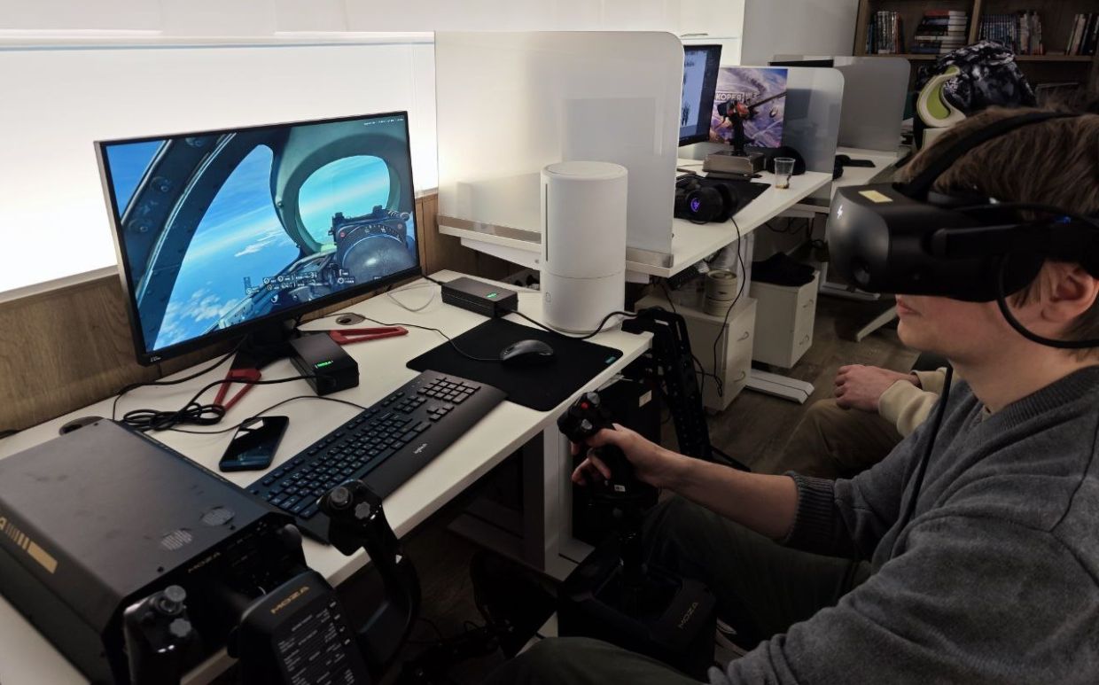 Поиграть повезло в офисе разработчика