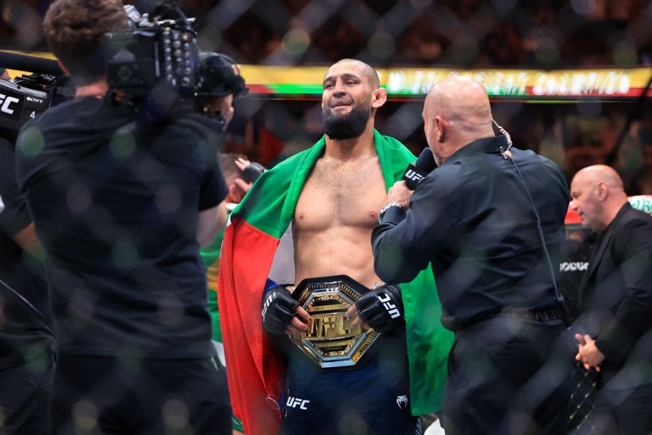 Хамзат Чимаев с чемпионским поясом UFC