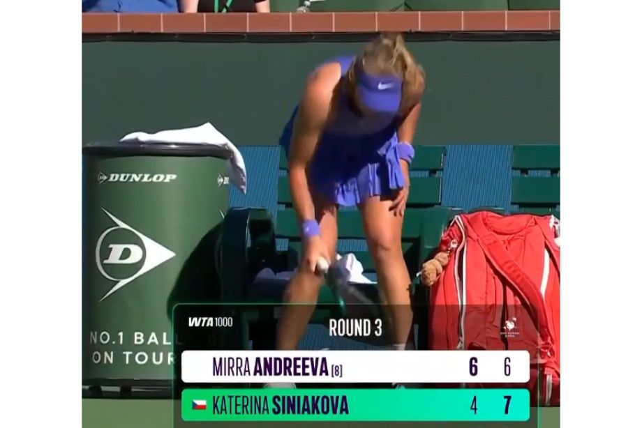 Мирра Андреева разбила ракетку