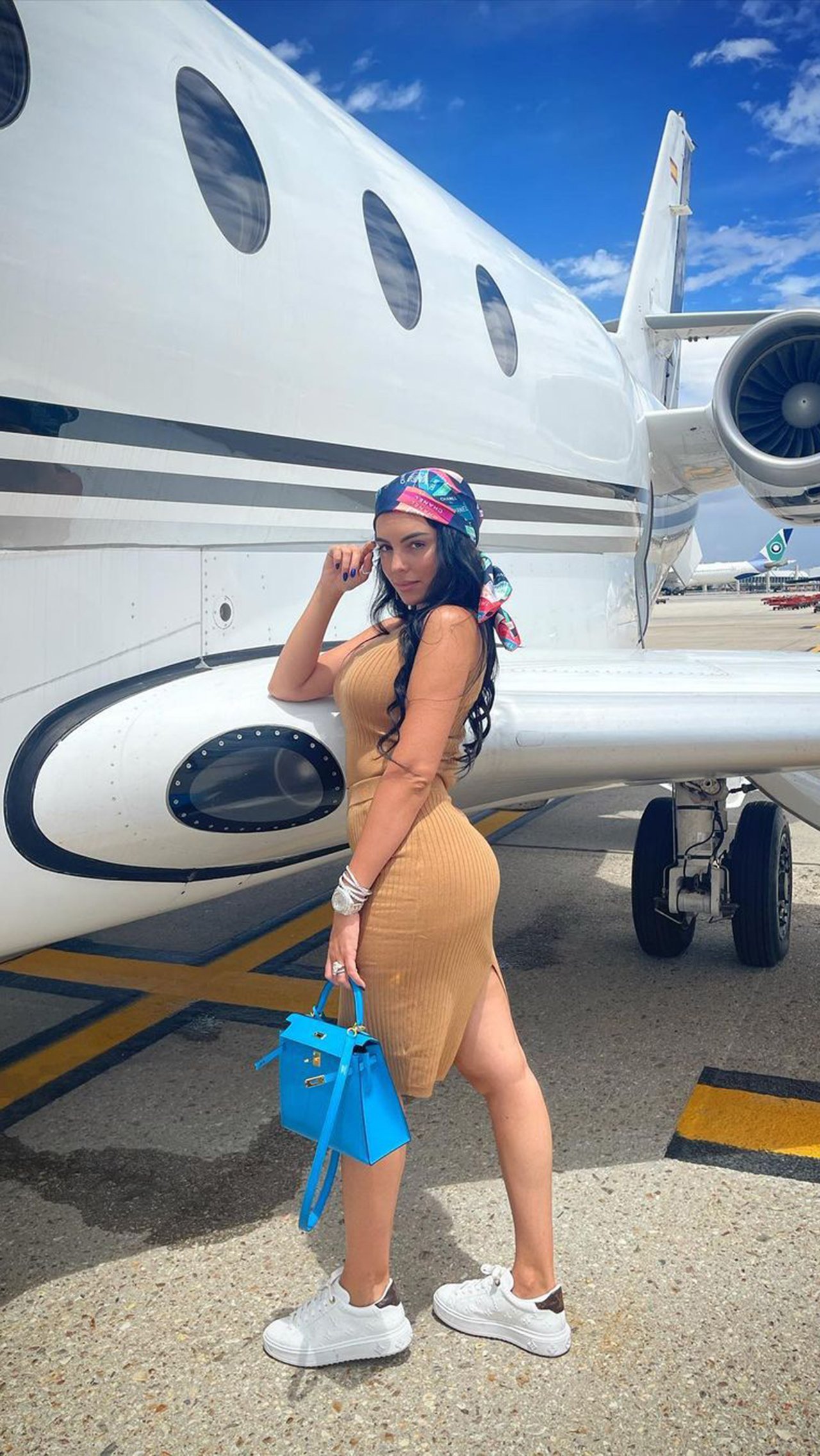 Джорджина Родригес устроила фотосессию в частном самолёте Криштиану Роналду