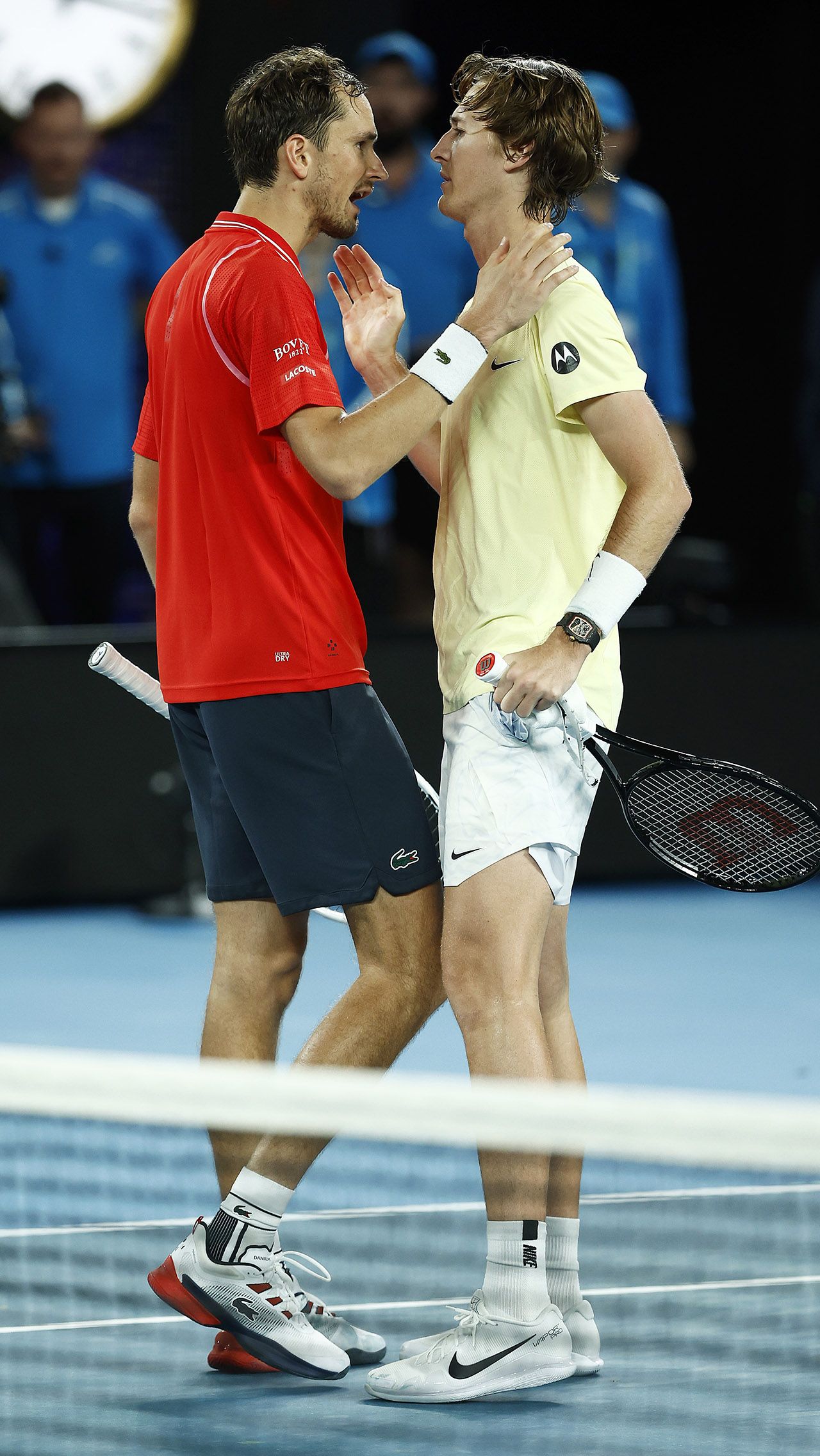Даниил Медведев не смог пройти третий круг Australian Open. Себастьян Корда сенсационно одолел его в трёх сетах — 7:6, 6:3, 7:6.