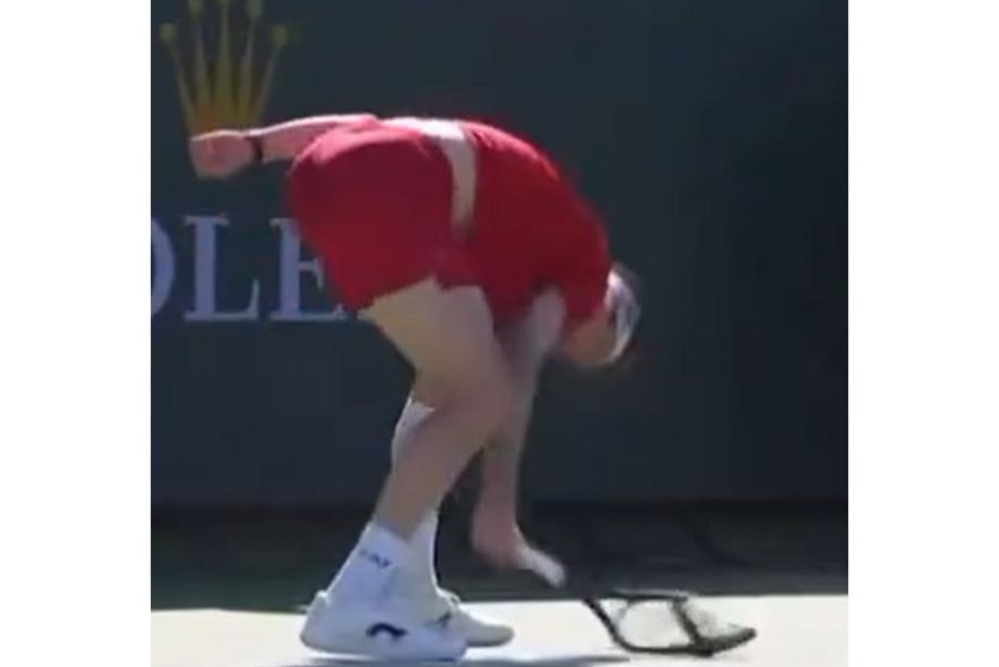 Александр Бублик разбивает ракетку