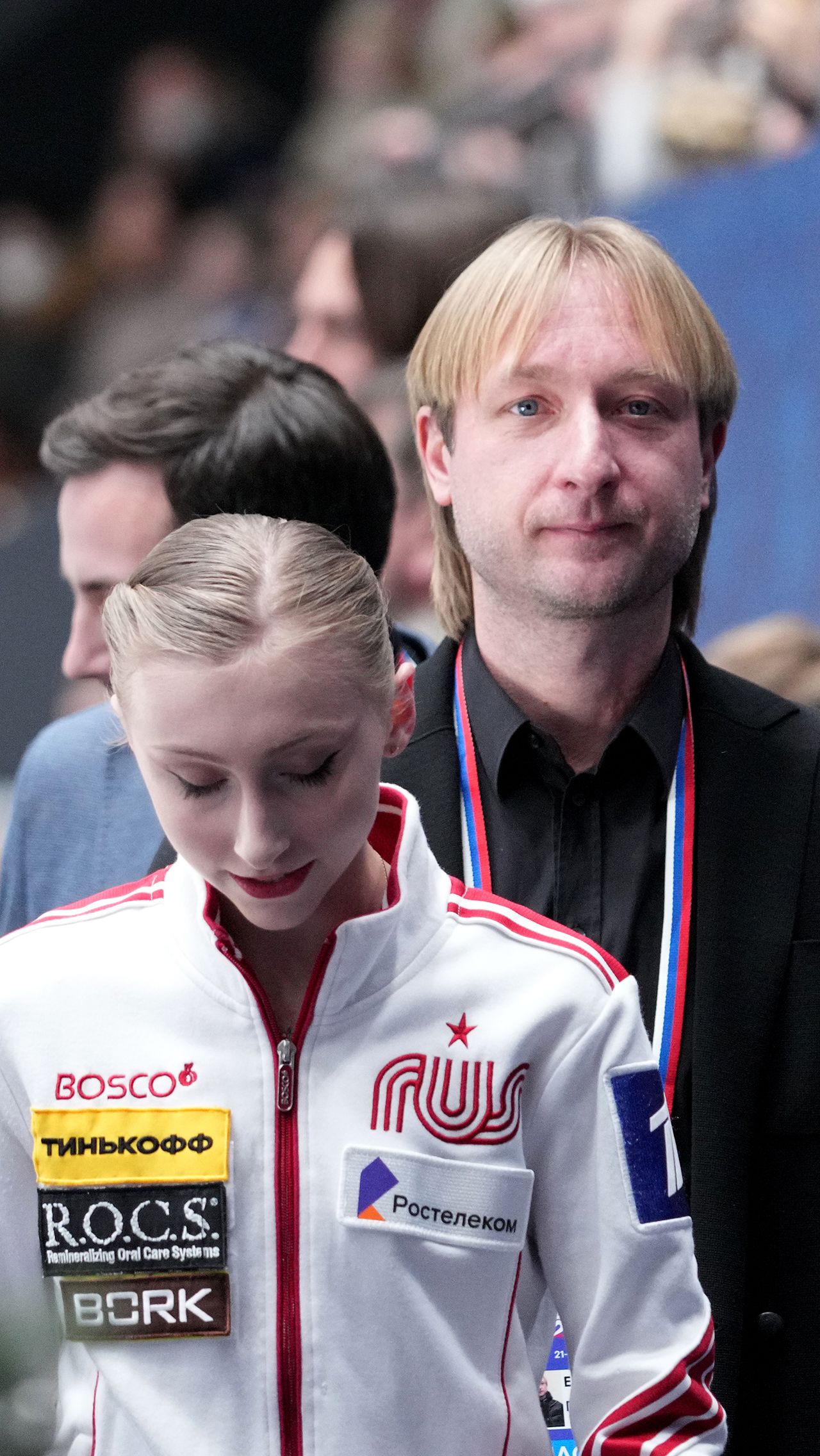 «Соня получает в виде премии 30 000 рублей – у нас столько получают за первое место. Ты для нас этот Гран-при выиграла», — сказал Плющенко. 