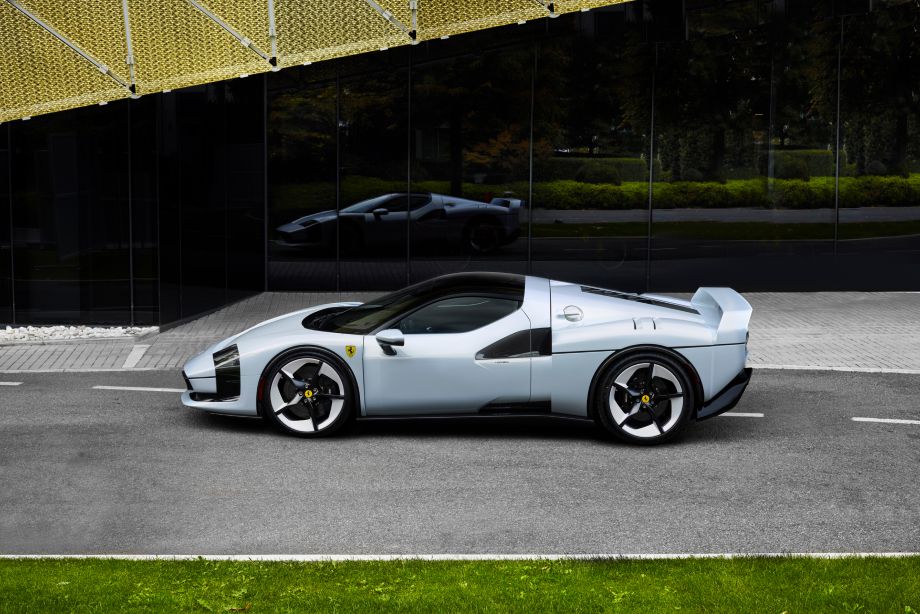 Ferrari SC40 — вид сбоку