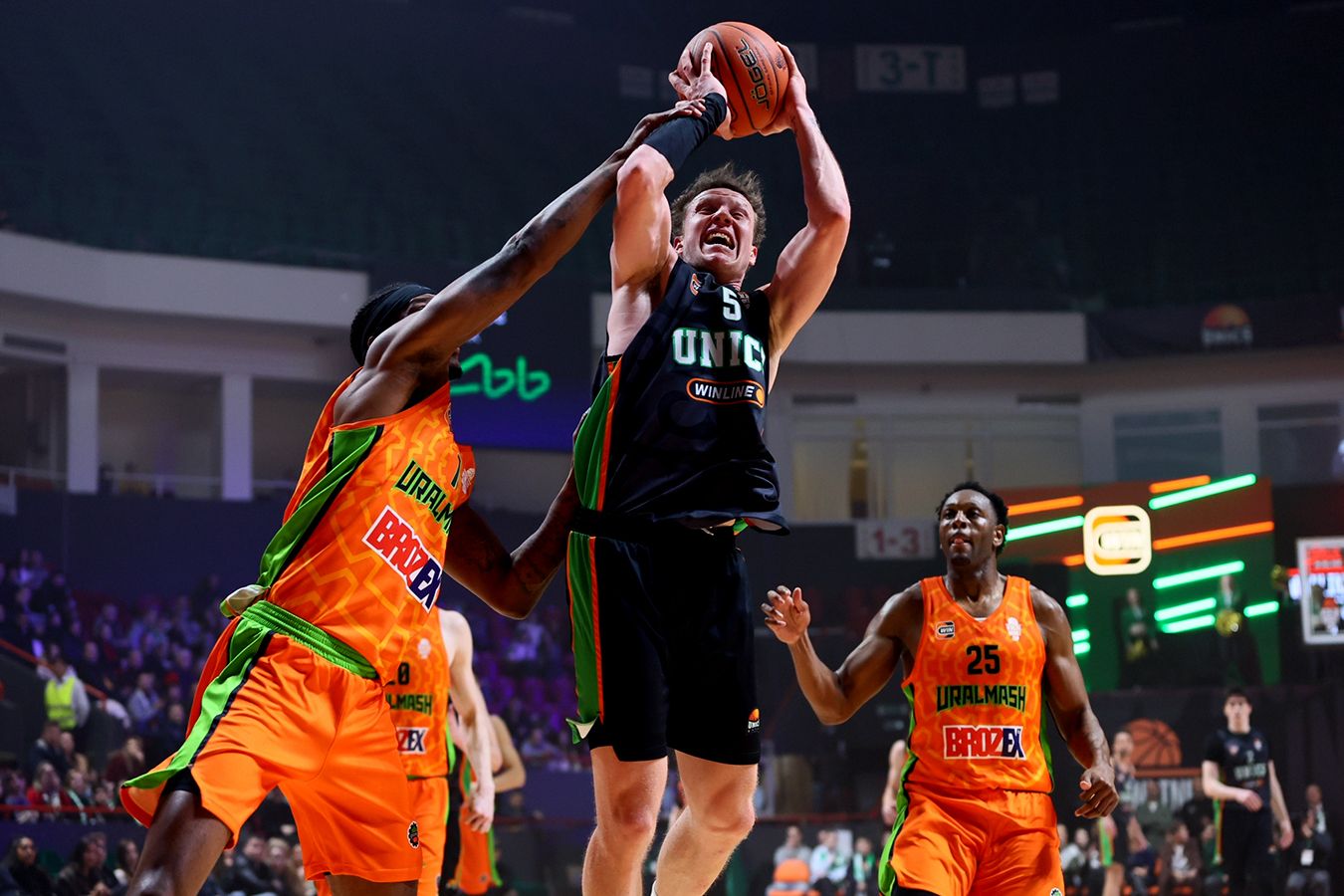 УНИКС расправился с «Уралмашем» в Basket Cup