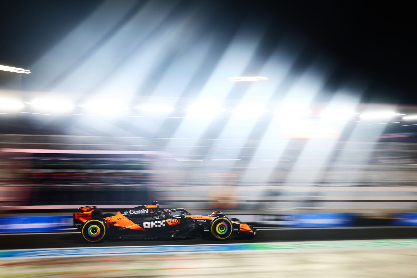 Пиастри выиграл поул к спринту Ф-1 в Катаре