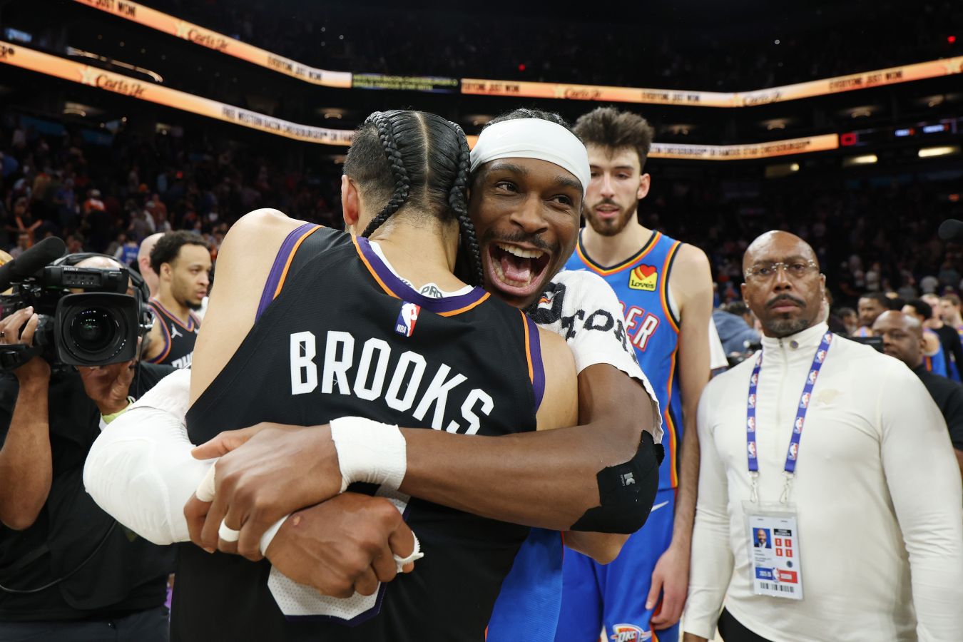 Чемпионы НБА катком прошли первый раунд