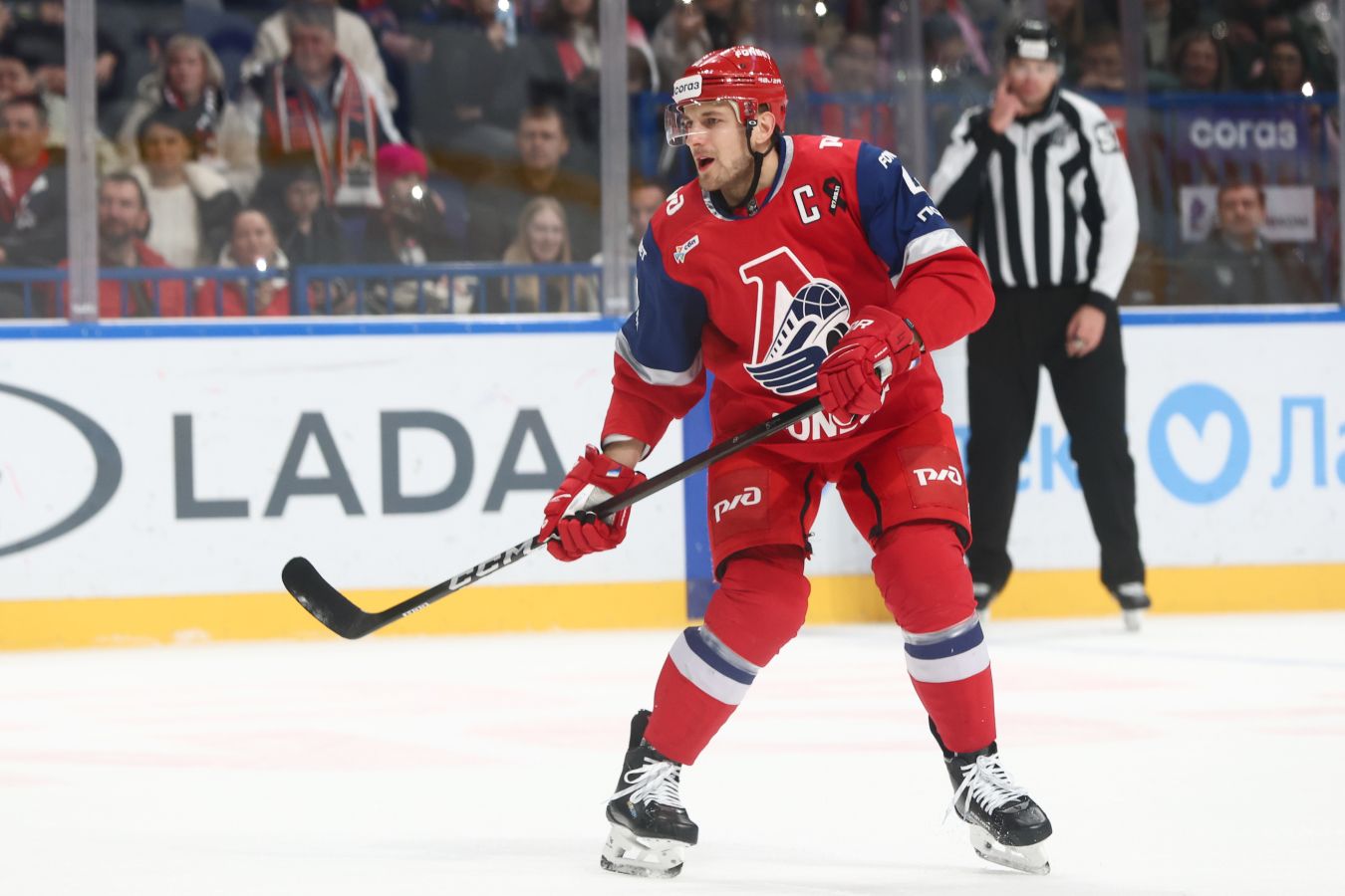 Интервью с хоккеистом Александром Елесиным