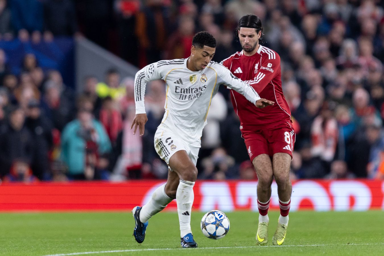 Тренд на форму с длинным рукавом возвращается!