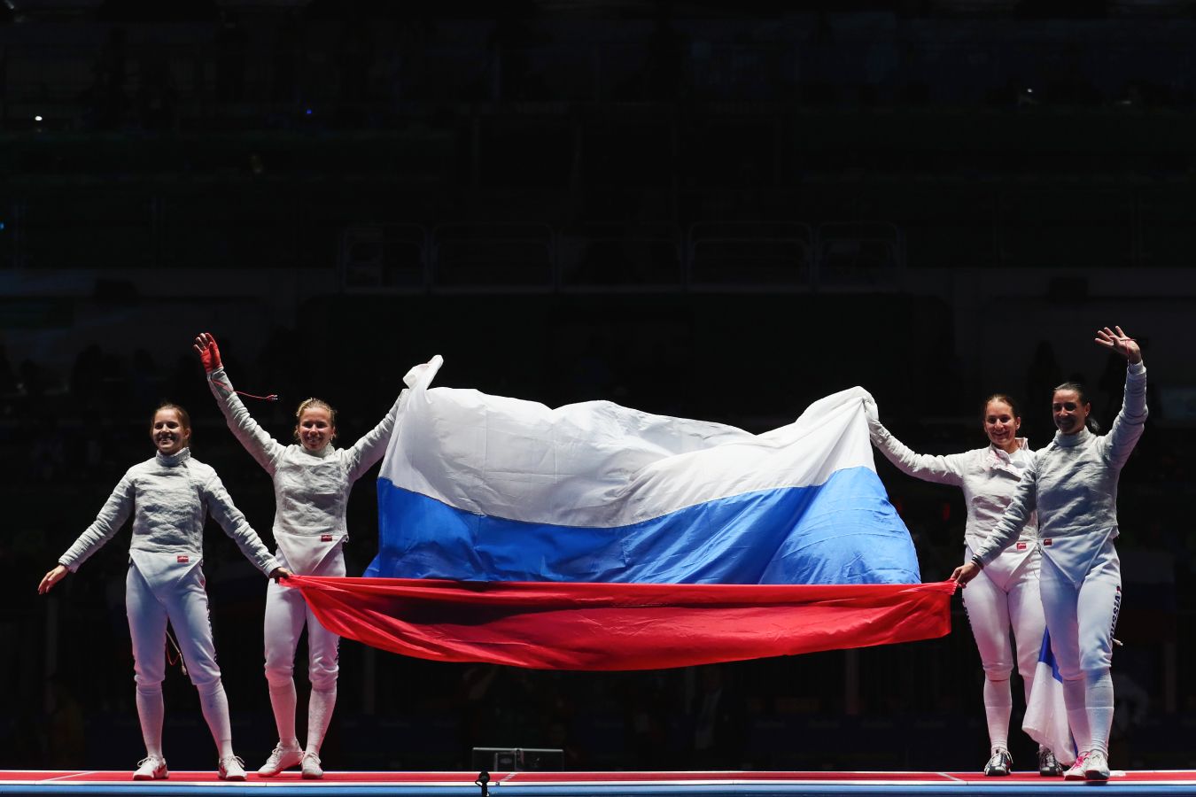 России вернули флаг в фехтовании