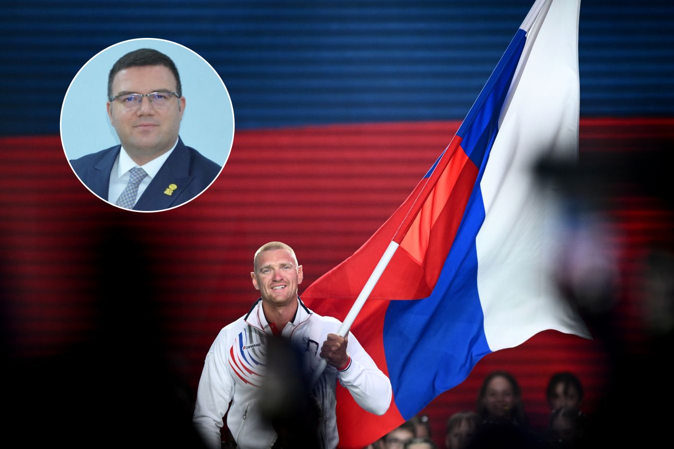 Чиновник из Европы призвал вернуть России флаг