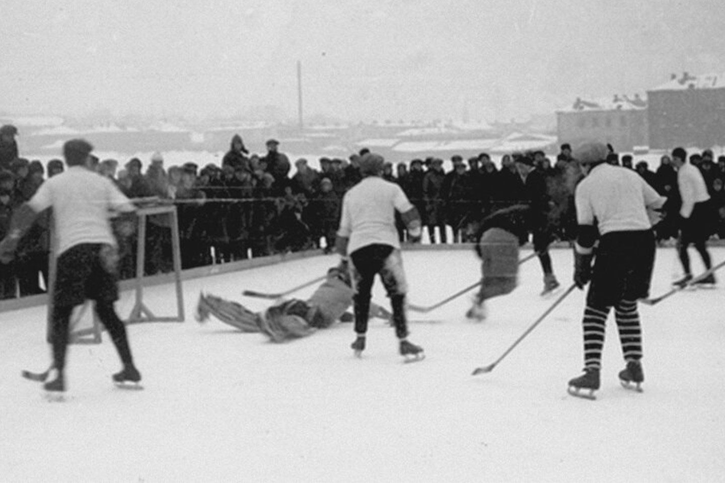 Первый в истории СССР хоккейный матч