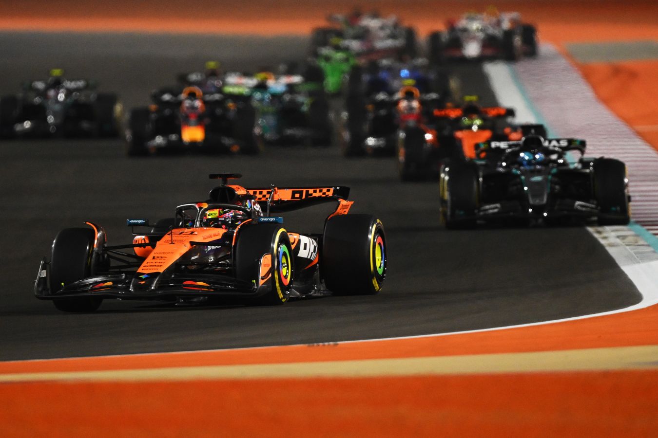 Пиастри выиграл спринт Ф-1 в Катаре