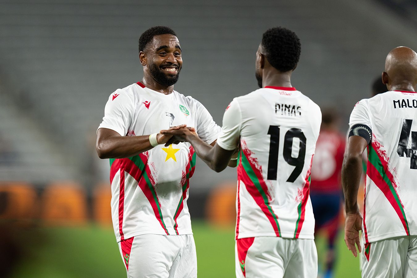 Сборная Суринама по футболу