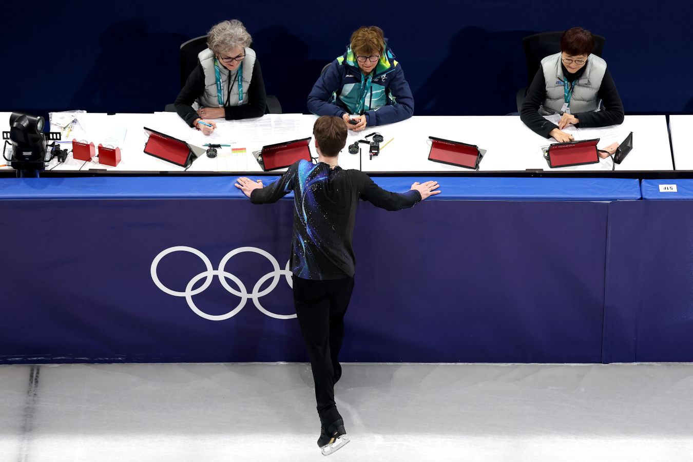 Что стоит за запретом ISU на критику судей