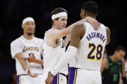 У «Лейкерс» седьмая победа подряд — и это без Леброна. Сейчас они выглядят очень опасно