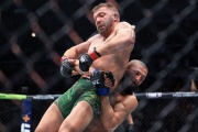 Чимаев уничтожил дю Плесси. Хамзат — новый чемпион UFC