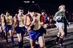 Порванную футболку Марадоны продали за $ 179 тыс.