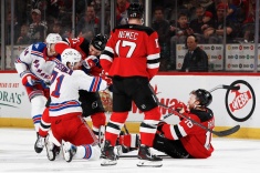 Первая драка Арсения Грицюка в НХЛ