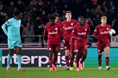 Путь игроков гостей до поля на стадионе «Болоньи»