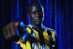 Канте — в «Фенербахче». Яркая встреча фанатами