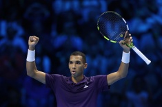 Оже-Альяссим стал последним полуфиналистом