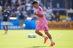 Девочка прокинула мяч Суаресу между ног. Видео