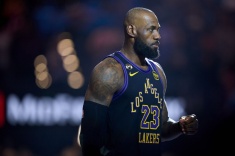 Леброн Джеймс теперь один