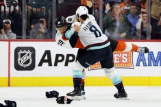 Первая драка Гребёнкина в НХЛ