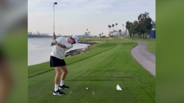 Синнер соревнуется в гольфе со своими тренерами