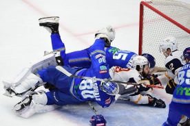 «Барыс» — «Металлург Мг». Прогноз: Воробьёв прижмётся к воротам, Потехин подтащит «лис»