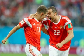 Россия во главе с Дзюбой забьёт Турции за первый час игры